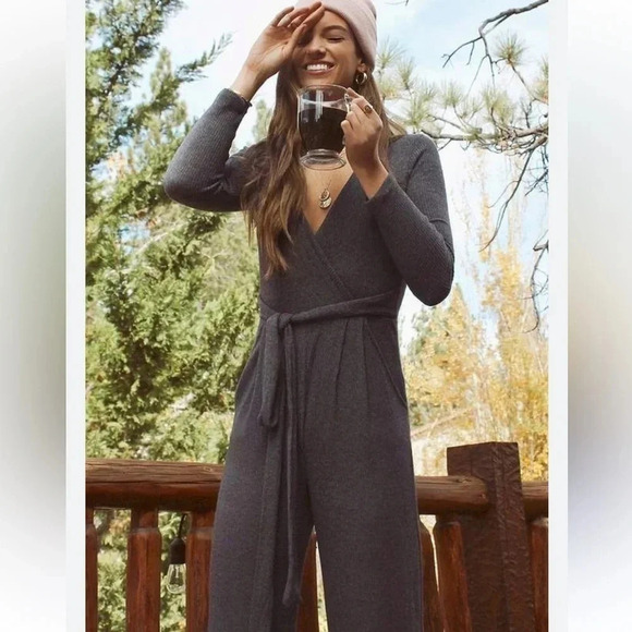 Urban Outfitters Cozy Ribbed Knit Wrap Jumpsuit Size Med - Picture 1 of 7